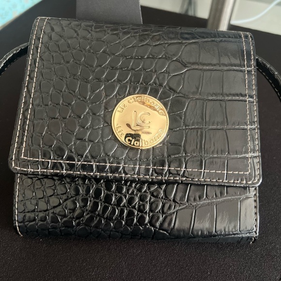 Liz Claiborne Handbags - Liz Claiborne Black Crossbody Bag